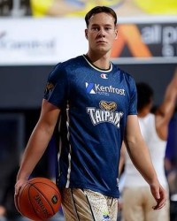 狗子28.com-拒绝摆烂！新疆男篮签下2米06顶级大外援，本赛季NBL场均砍18+7|门内加|劳森|朱旭航|吴冠希|李炎哲_新浪体育_新浪新闻